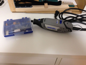 DREMEL 3000と先端工具