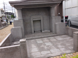沖縄の典型的なお墓