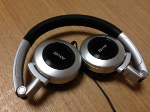 AKG K430 (折りたたみ時)