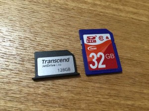 JetDrive Lite 330とSDカードとの大きさ比較