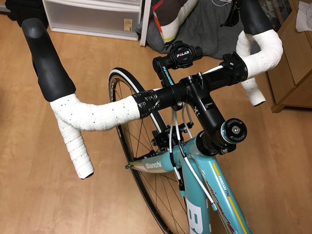 Fizik Cyrano R3ハンドルバーとR1 ステムに交換