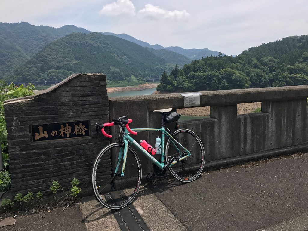 宮ヶ瀬湖畔の「山の神橋」