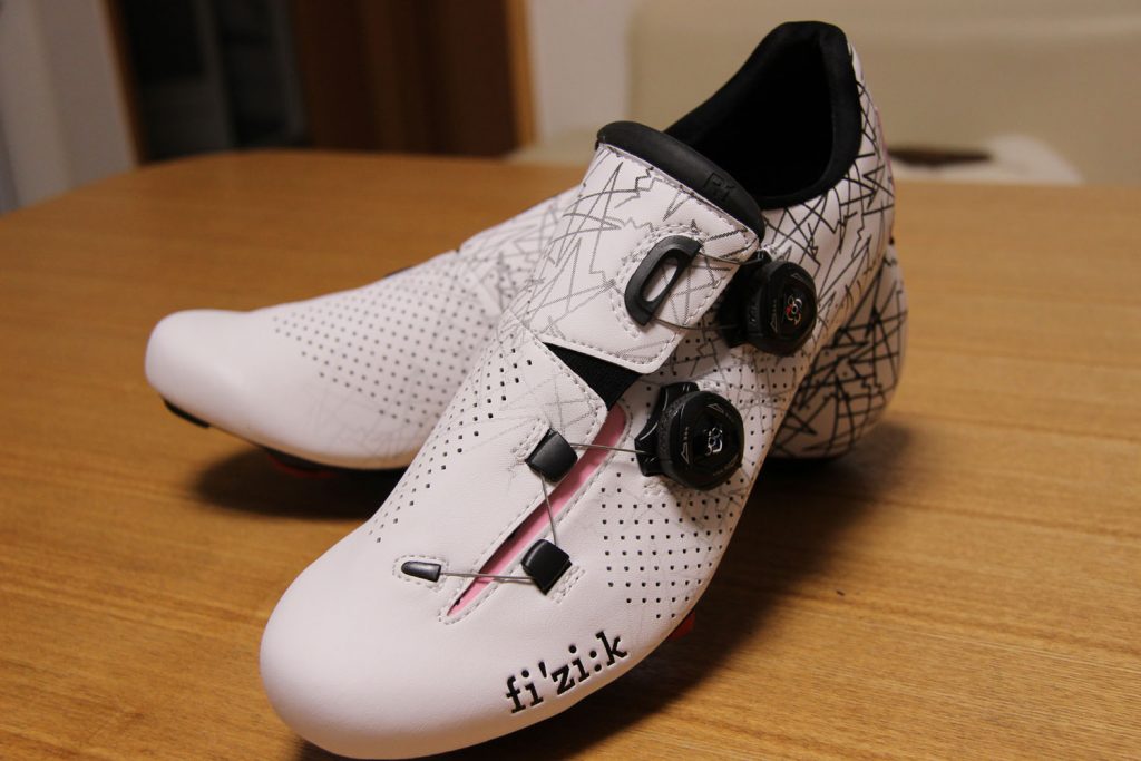 クリートを取り付けたfizik R1B 100°GIRO LIMITED EDITION