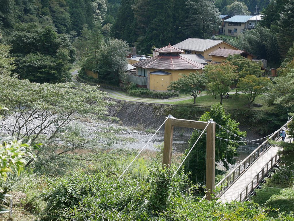 道の駅たばやまにある「のめこい湯」への道